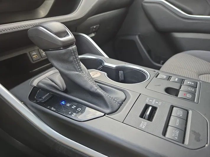 2023 Toyota Highlander - view 20
