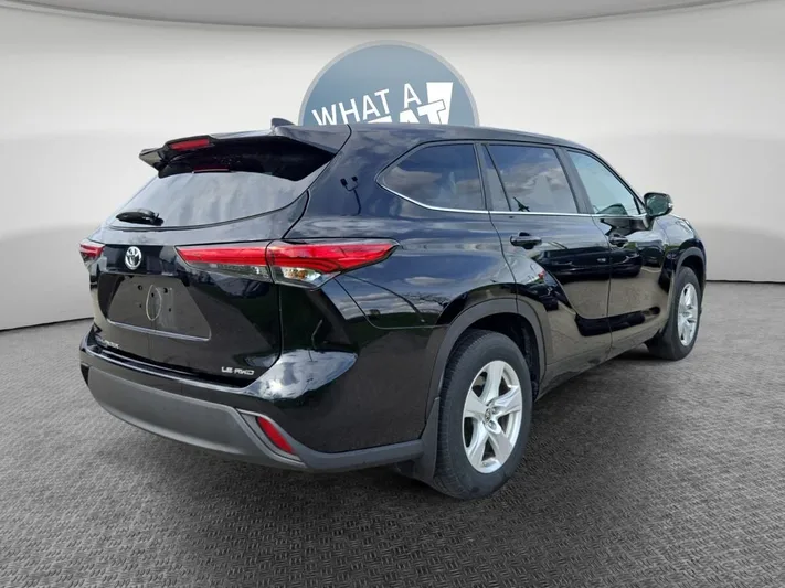 2023 Toyota Highlander - view 3