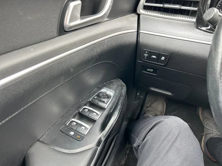 2023 Kia K5 - view 10