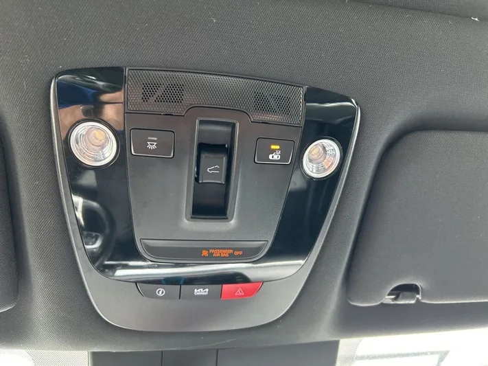 2023 Kia K5 - view 11