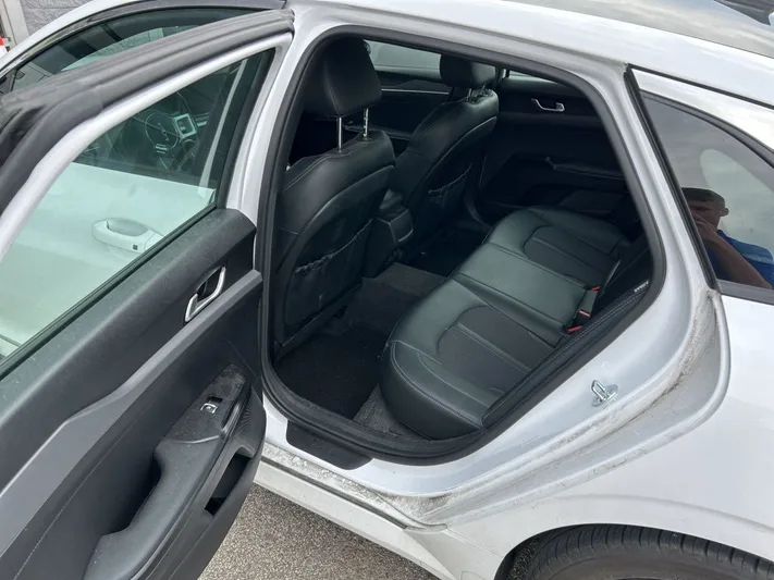 2023 Kia K5 - view 9