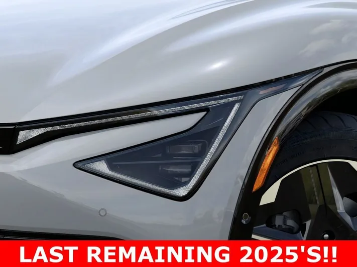 2025 Kia EV6 - view 10