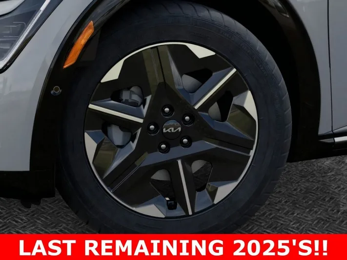 2025 Kia EV6 - view 9