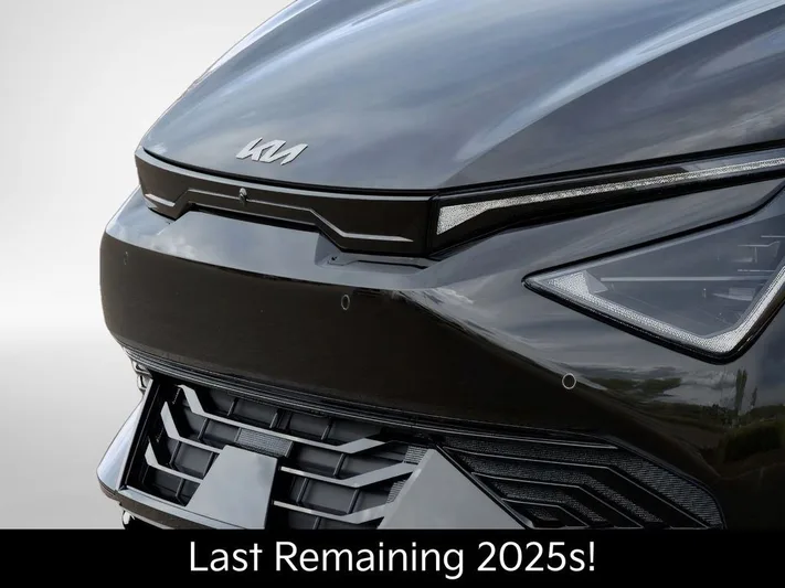 2025 Kia EV6 - view 12