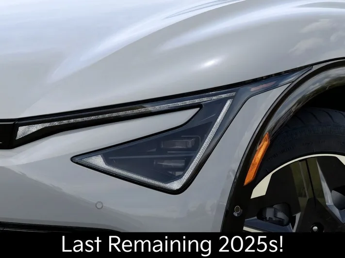 2025 Kia EV6 - view 10
