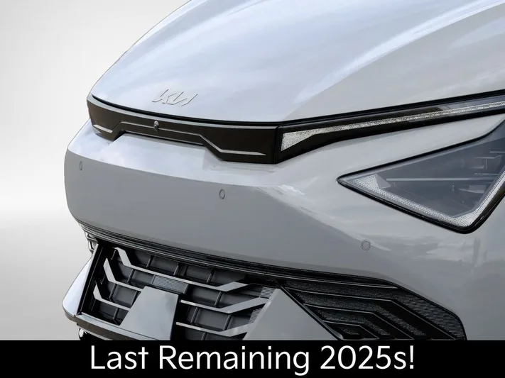 2025 Kia EV6 - view 12