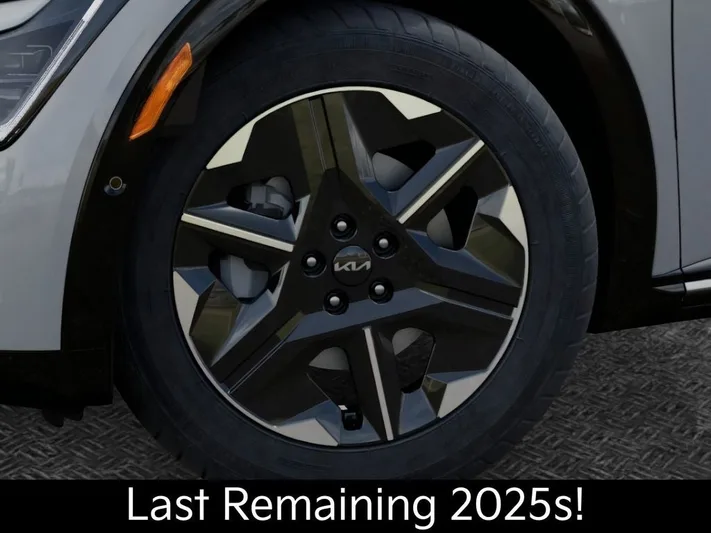2025 Kia EV6 - view 9