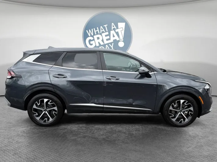 2023 Kia Sportage - view 2