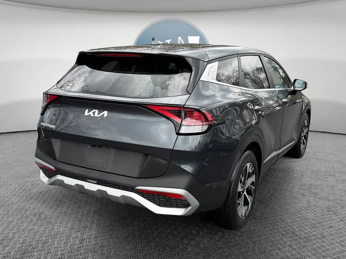 2023 Kia Sportage - view 3