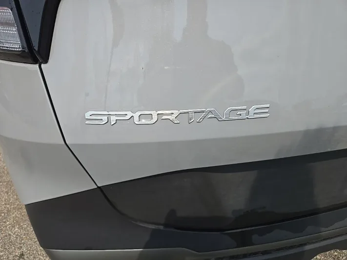2024 Kia Sportage - view 7