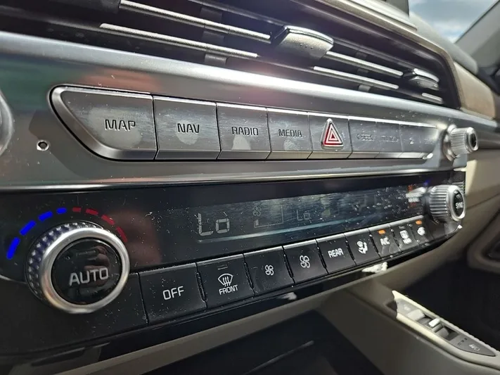 2022 Kia Telluride - view 24