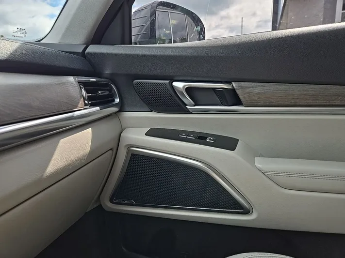 2022 Kia Telluride - view 25