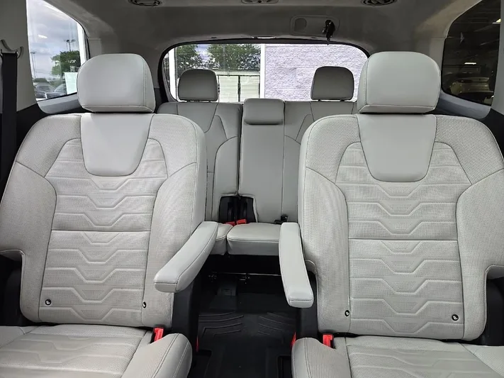 2022 Kia Telluride - view 28