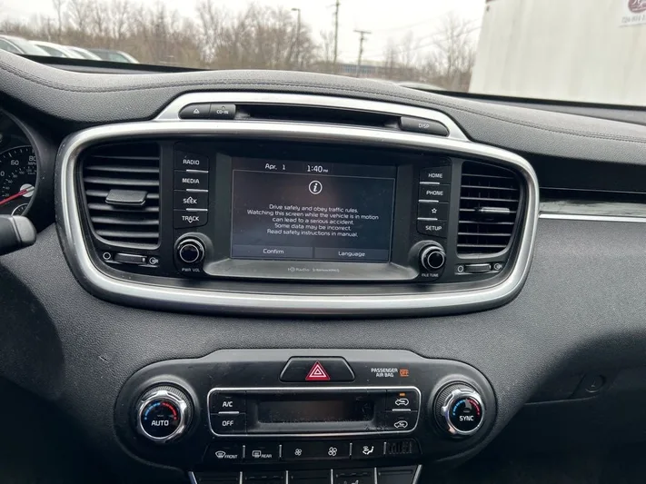 2019 Kia Sorento - view 13