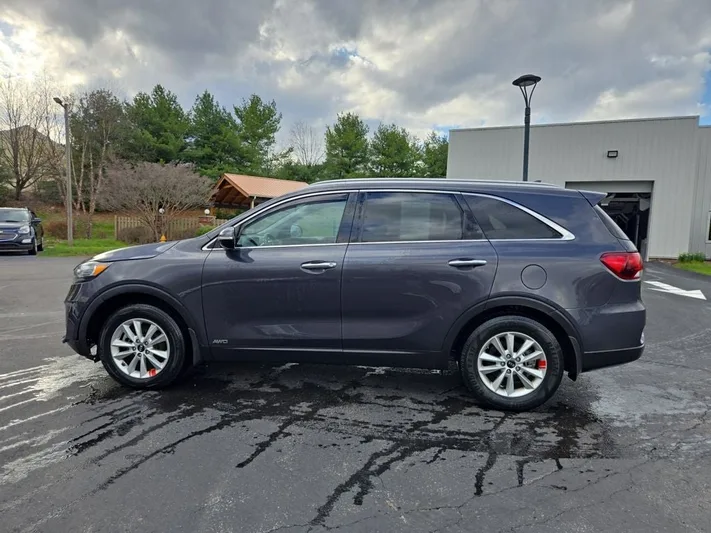 2019 Kia Sorento - view 3