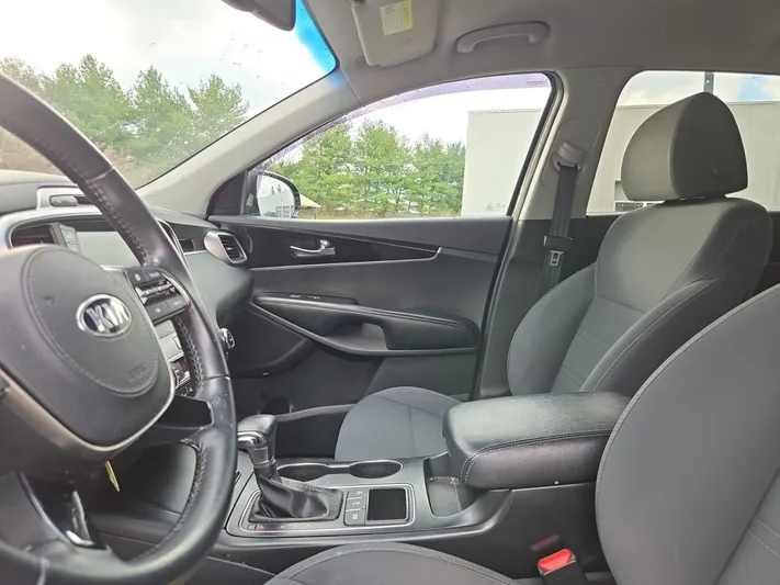 2019 Kia Sorento - view 33