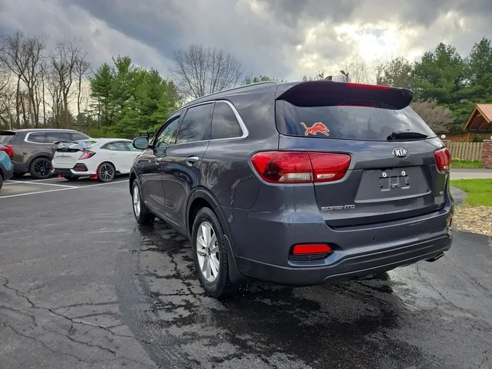 2019 Kia Sorento - view 4