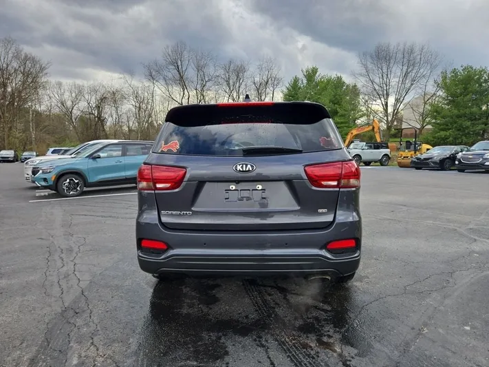 2019 Kia Sorento - view 5