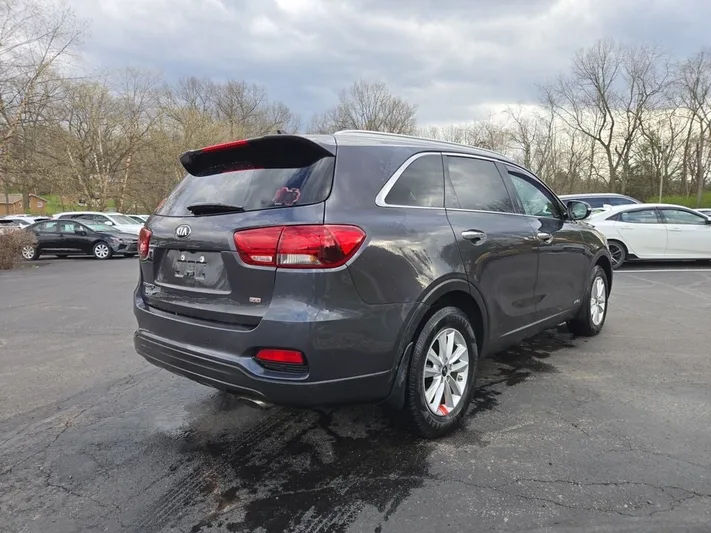 2019 Kia Sorento - view 8