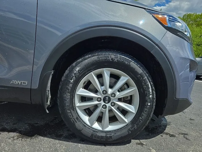 2020 Kia Sorento - view 10