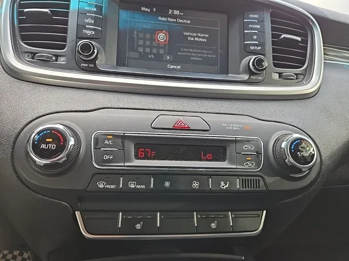 2020 Kia Sorento - view 14