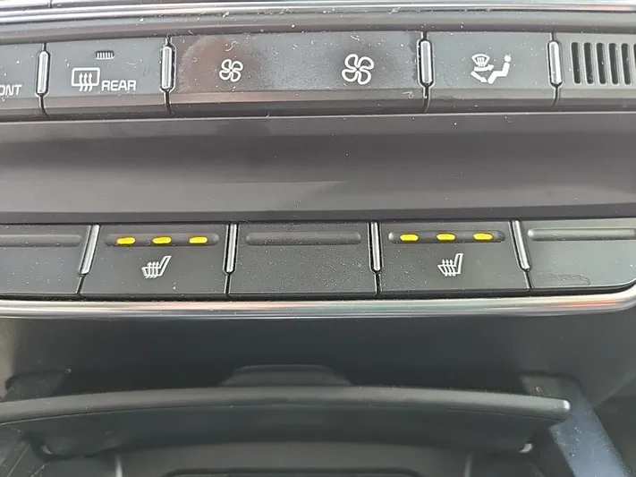 2020 Kia Sorento - view 15