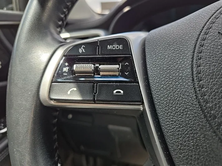 2020 Kia Sorento - view 17