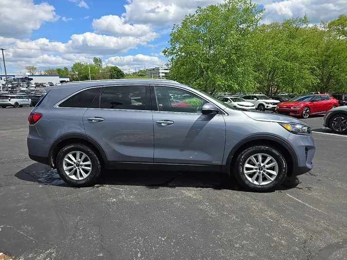 2020 Kia Sorento - view 2