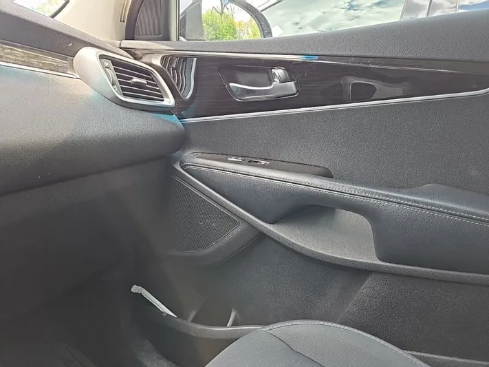 2020 Kia Sorento - view 24