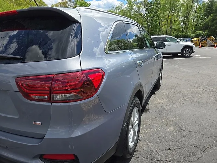 2020 Kia Sorento - view 3