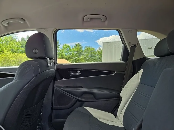 2020 Kia Sorento - view 31