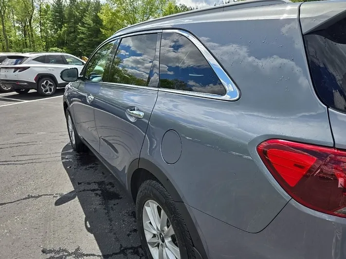 2020 Kia Sorento - view 4