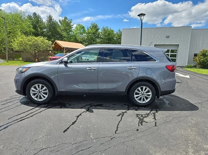 2020 Kia Sorento - view 5