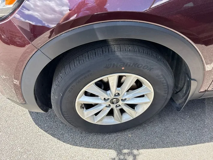 2020 Kia Sorento - view 10