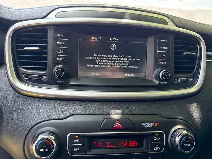 2020 Kia Sorento - view 15