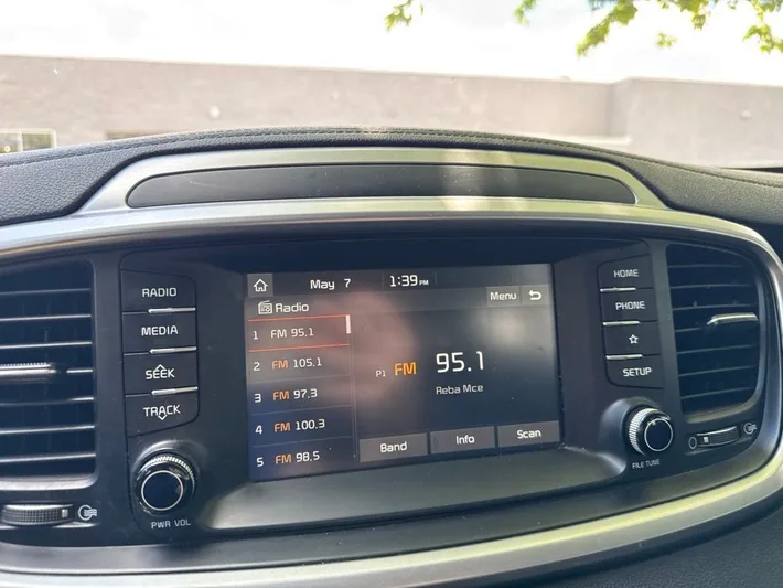2020 Kia Sorento - view 18