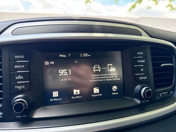 2020 Kia Sorento - view 19
