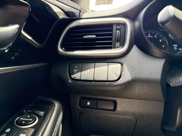 2020 Kia Sorento - view 22