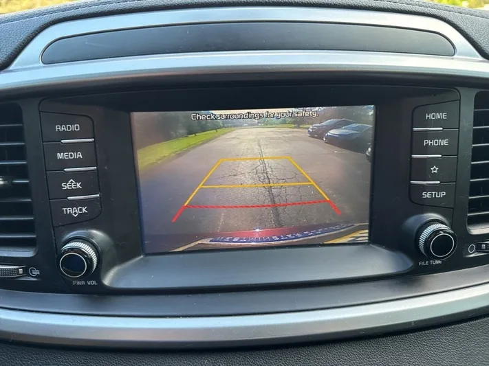 2020 Kia Sorento - view 7