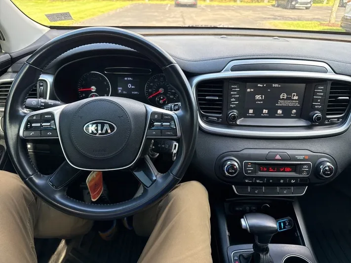 2020 Kia Sorento - view 8