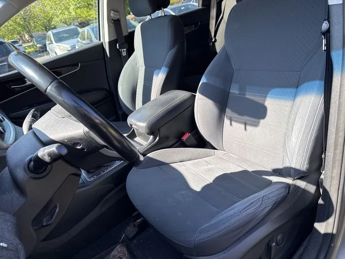2016 Kia Sorento - view 10