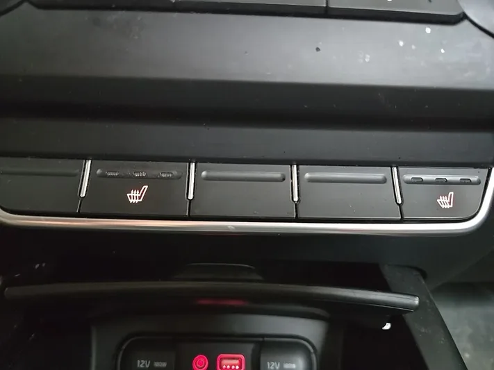 2016 Kia Sorento - view 18
