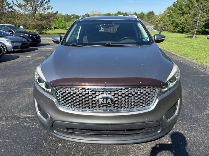 2016 Kia Sorento - view 2