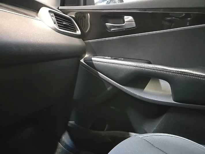 2016 Kia Sorento - view 26