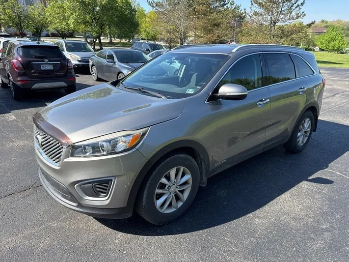2016 Kia Sorento - view 3