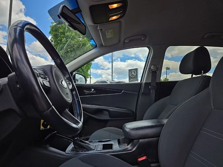 2016 Kia Sorento - view 30