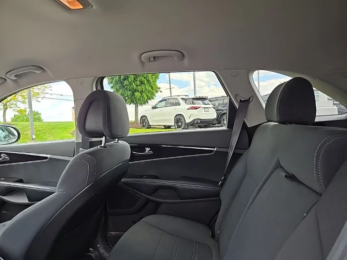 2016 Kia Sorento - view 31