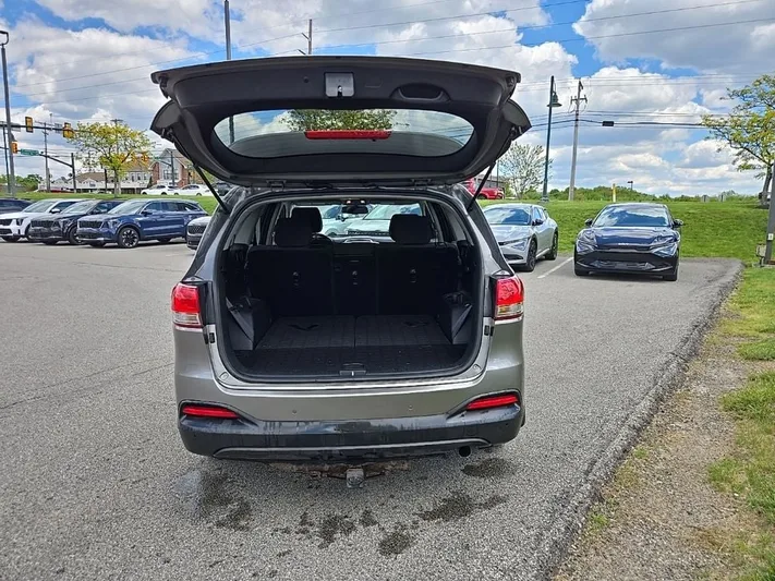 2016 Kia Sorento - view 32