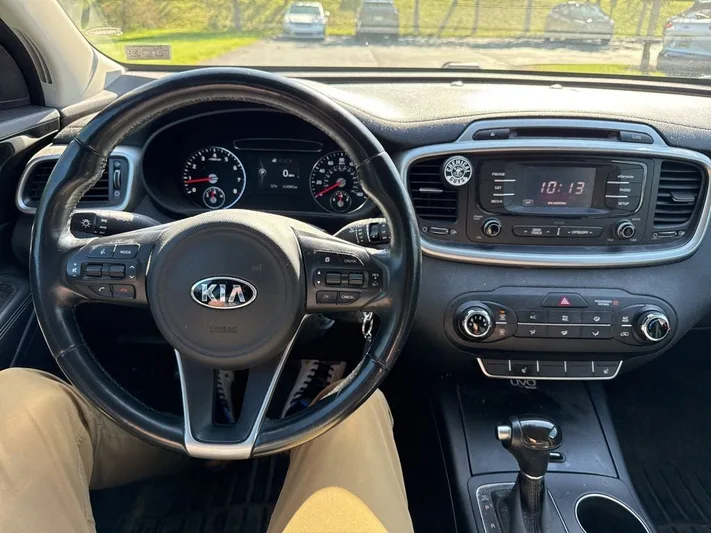 2016 Kia Sorento - view 7