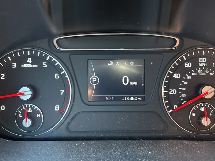 2016 Kia Sorento - view 8